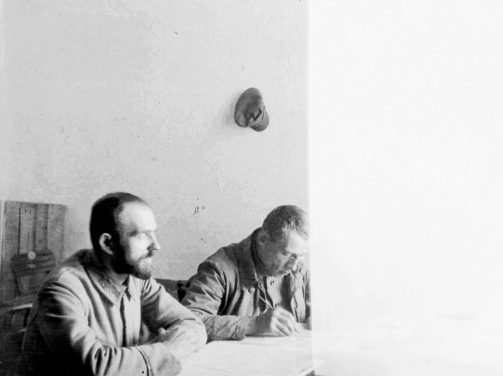 Громадський і політичний діяч, письменник, журналіст, публіцист Осип Назарук (праворуч). 1919 р.
