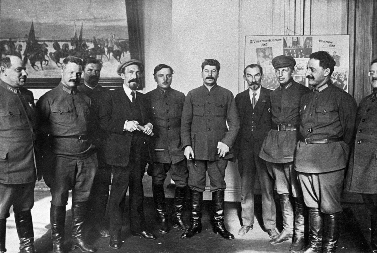 Йосип Сталін та Микола Скрипник серед учасників 15 партконференції. Москва, 1925 р.