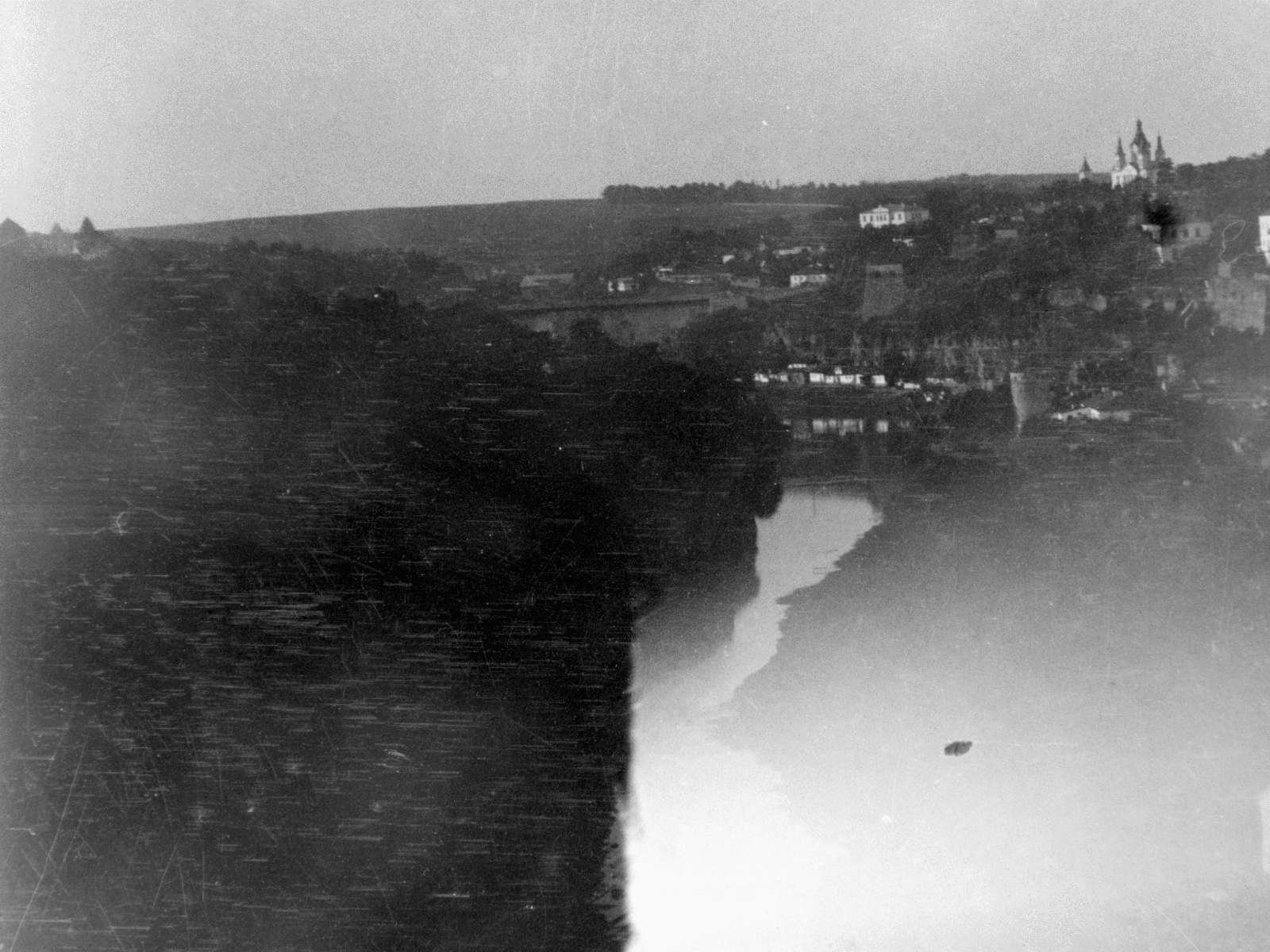 Вид на Старе місто (зліва Старий замок, в центрі – Замковий міст, з правого боку - Георгієвська церква). 1919 р.