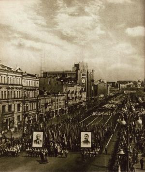 Парад на Хрещатику. Київ, 1950-ті рр.