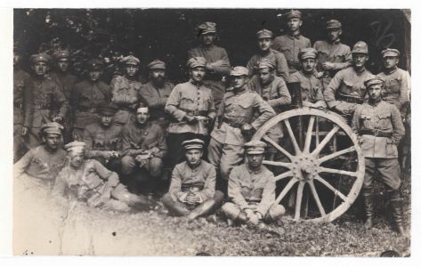 Старшини 3-го гарматного полку. Межибіж. Фотокартка. Серпень 1919 р.