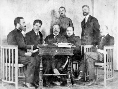 Семен Вітик (сидить третій зліва). 1919 р.