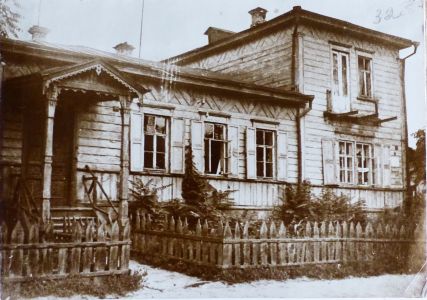 Поштівка з портретом Д. Антоновича, якому 2 листопада 1917 р. виповнилося 40 років та фотокартки будинку, де він мешкав. б/д.