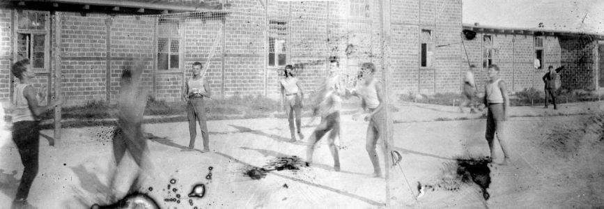 Волейбол у таборі м. Каліш. [1921 р.].